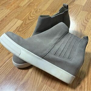 Gray Ankle Boots with Elastic Panels and Rubber Sole size 11